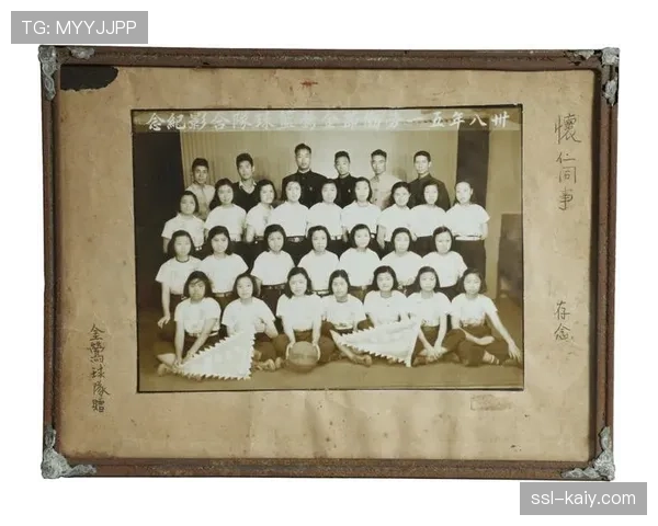 特写:季前赛期间,多支球队参观当地女子篮球历史博物馆 特写:季前赛期间,多支球队参观当地女子篮球历史博物馆